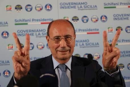 In Sicilia vince il centrodestra, ma M5s è primo Alla Regione Schifani verso la presidenza, sorpresa Cateno De Luca