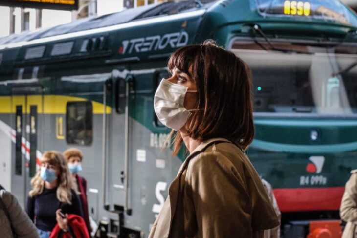 Verso l’addio alle mascherine anche sui mezzi pubblici: dove sono ancora necessarie
