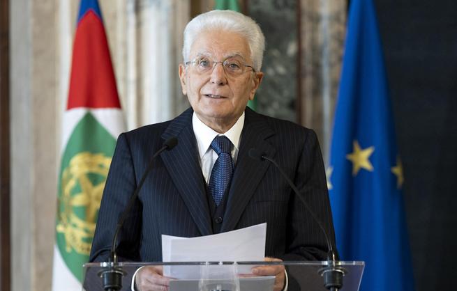 Mattarella e il Covid, quelle parole opposte al liberi tutti