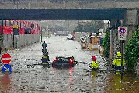 Disagi per il maltempo in tutta Italia, allagamenti in Campania