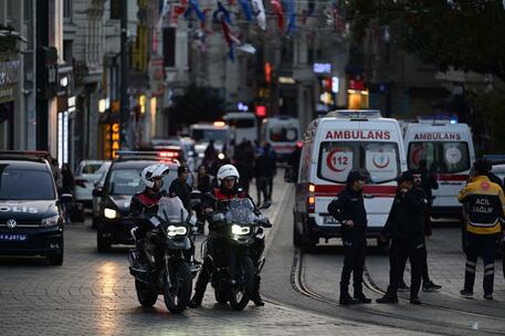 SEI I MORTI FINORA ACCERTATI PER ATTENTATO AL CENTRO DI INSTANBUL. ALMENO 53 FERITI