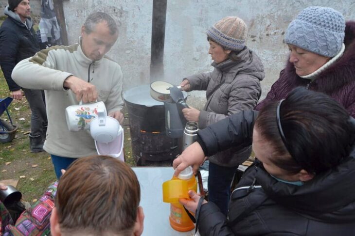Scatta l’evacuazione di Cherson: «Mancano luce e acqua», emergenza anche a Kiev. Altri missili sui civili nel Donbass