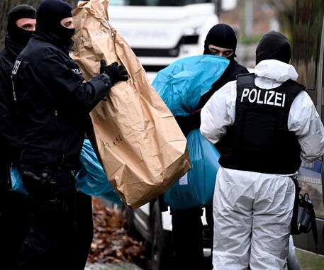 Germania: piano di attacco al Bundestag, arrestati terroristi